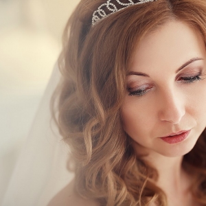 Свадебная Прическа и макияж для невесты на свадьбу минск выезд